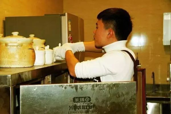 陈农夫药膳汤到湖南桂阳了,因人养生赶紧约一波...... 陈农夫药膳汤到湖南桂阳了,因人养生赶紧约一波......