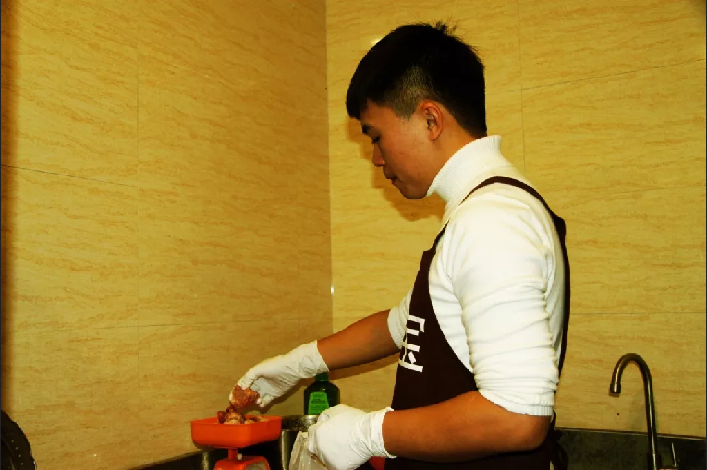 下岗工人创业选什么？不妨开一家养生汤加盟店！