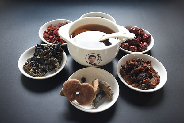 把中医食疗融入一日三餐的“食养”，实现全人类健康快乐的愿景